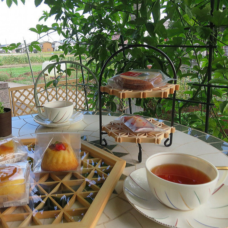 Kumiko cake stand