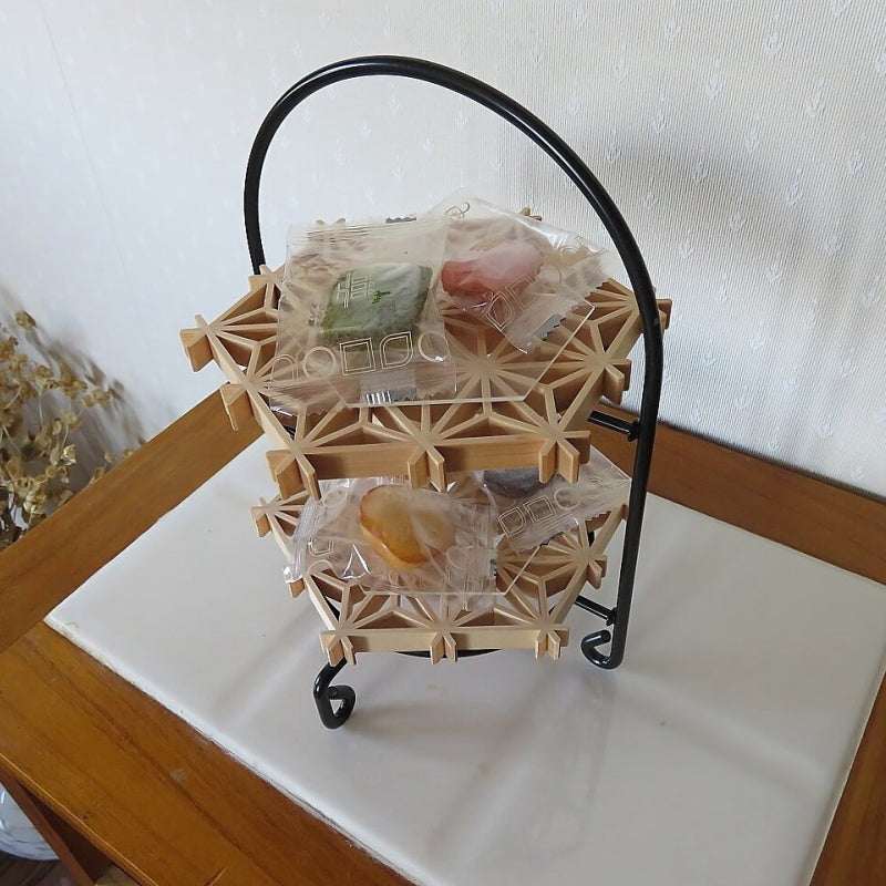 Kumiko cake stand