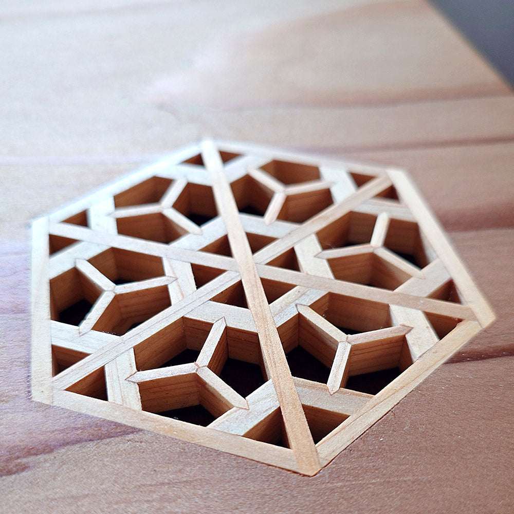 Kumiko craft "Hamaguriba" Thin board for flower vase/Flower stand/Cedar/Tea ceremony utensils